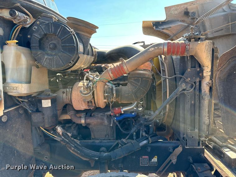 image for item KM9820 2005 Mack CH613  semi truck