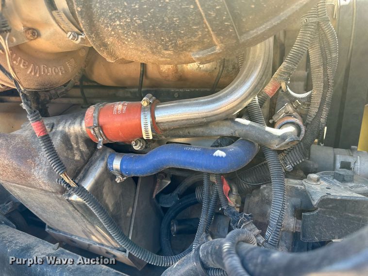 image for item KM9820 2005 Mack CH613  semi truck