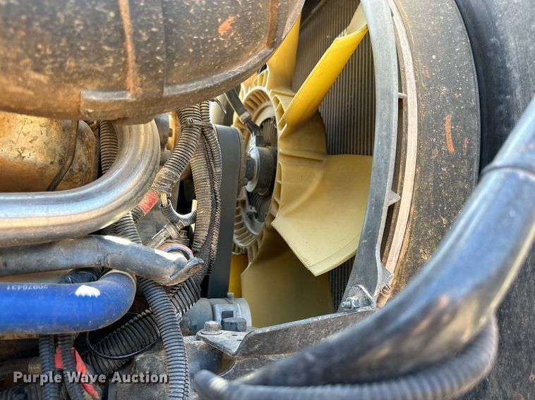 image for item KM9820 2005 Mack CH613  semi truck