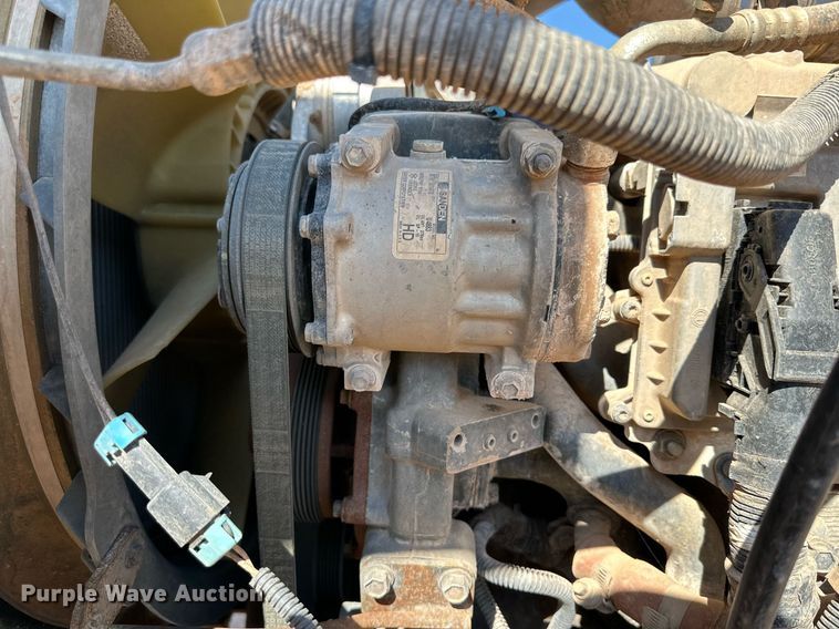 image for item KM9820 2005 Mack CH613  semi truck