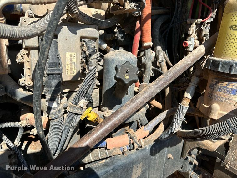 image for item KM9820 2005 Mack CH613  semi truck