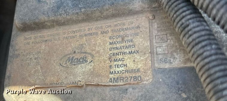 image for item KM9820 2005 Mack CH613  semi truck