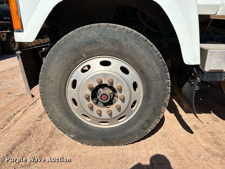 image for item KM9820 2005 Mack CH613  semi truck