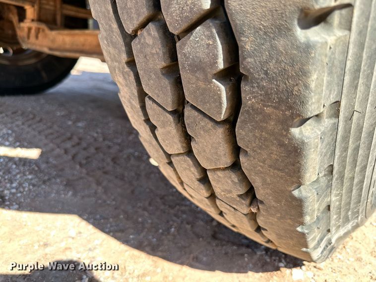 image for item KM9820 2005 Mack CH613  semi truck