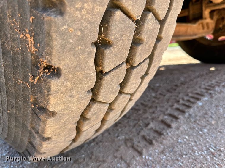 image for item KM9820 2005 Mack CH613  semi truck