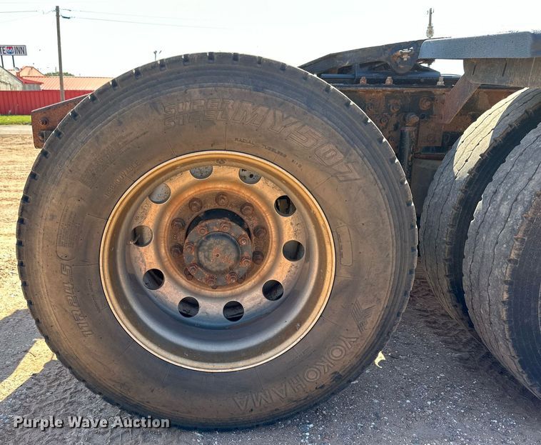 image for item KM9820 2005 Mack CH613  semi truck