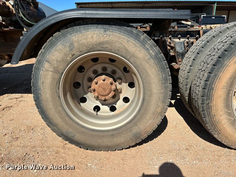 image for item KM9820 2005 Mack CH613  semi truck