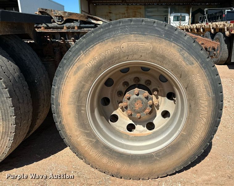 image for item KM9820 2005 Mack CH613  semi truck