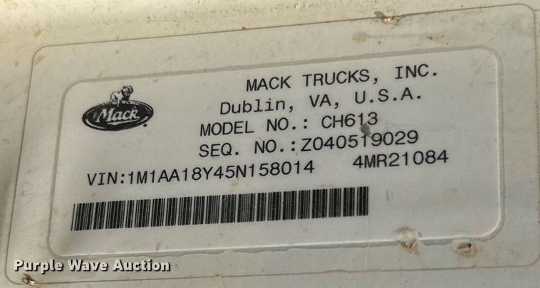 image for item KM9820 2005 Mack CH613  semi truck