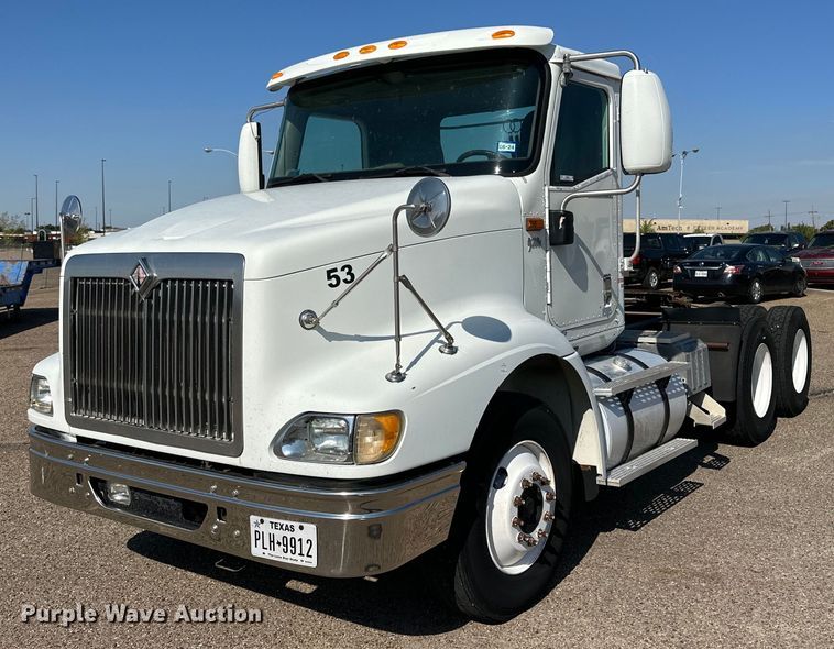 image for item KM9830 2002 International 9200i  semi truck