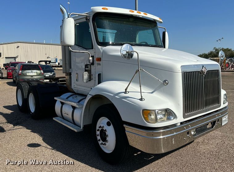 image for item KM9830 2002 International 9200i  semi truck