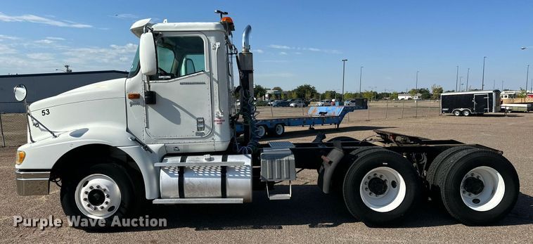 image for item KM9830 2002 International 9200i  semi truck