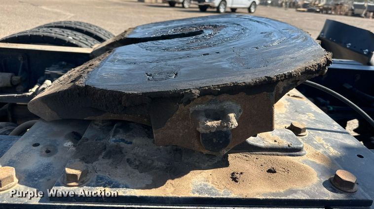 image for item KM9830 2002 International 9200i  semi truck