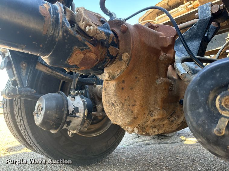 image for item KM9830 2002 International 9200i  semi truck