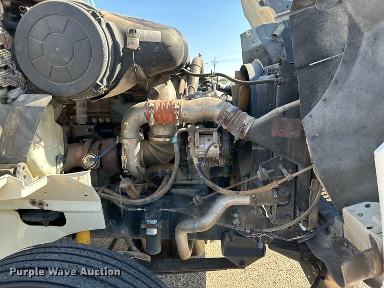 image for item KM9830 2002 International 9200i  semi truck