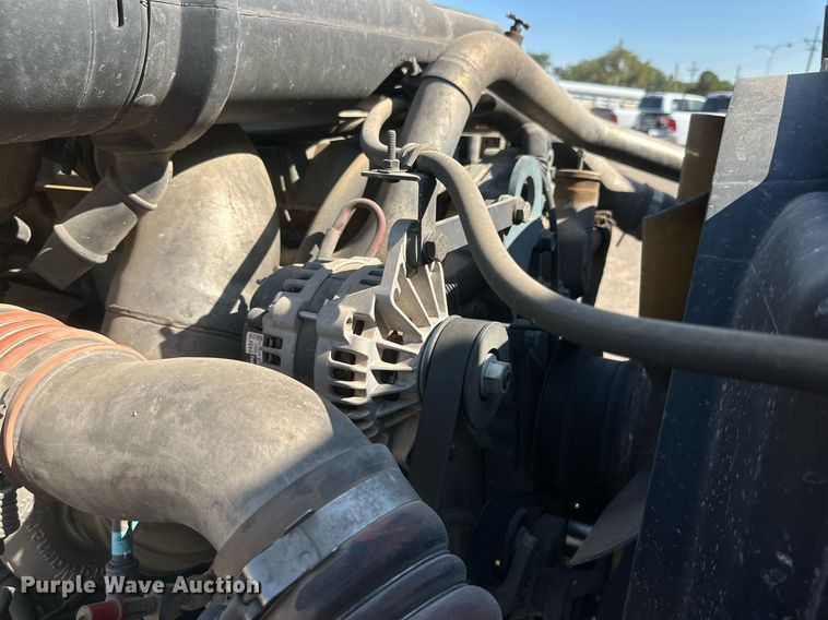 image for item KM9830 2002 International 9200i  semi truck