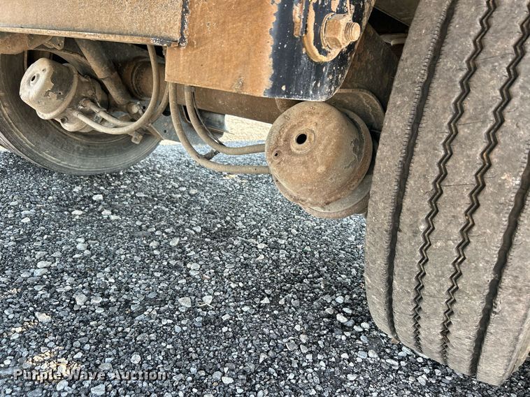 image for item KW9093 2006 Fontaine EDFT-7-8053WSAWK  drop deck trailer