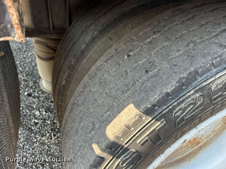 image for item KW9093 2006 Fontaine EDFT-7-8053WSAWK  drop deck trailer