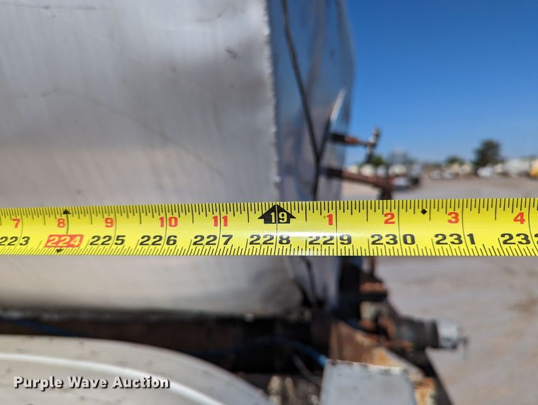 image for item LM9806 1974 Trailmobile T41I1CBF  tank trailer