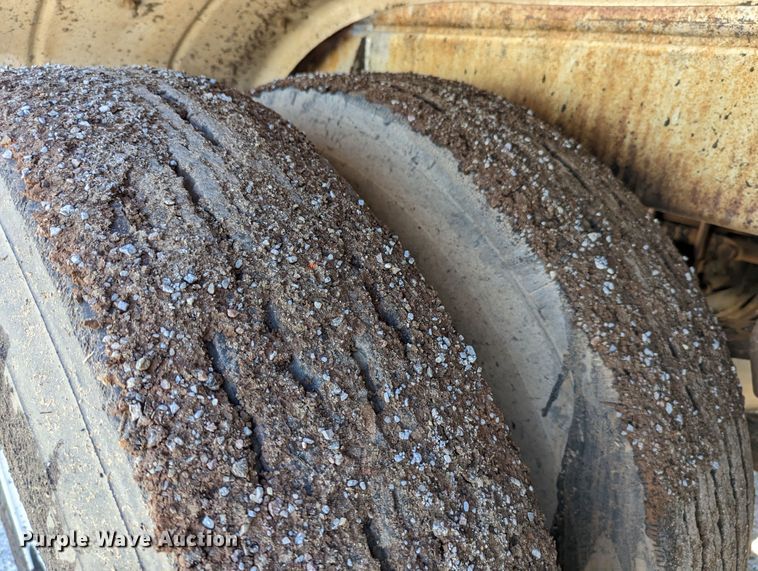 image for item LM9806 1974 Trailmobile T41I1CBF  tank trailer