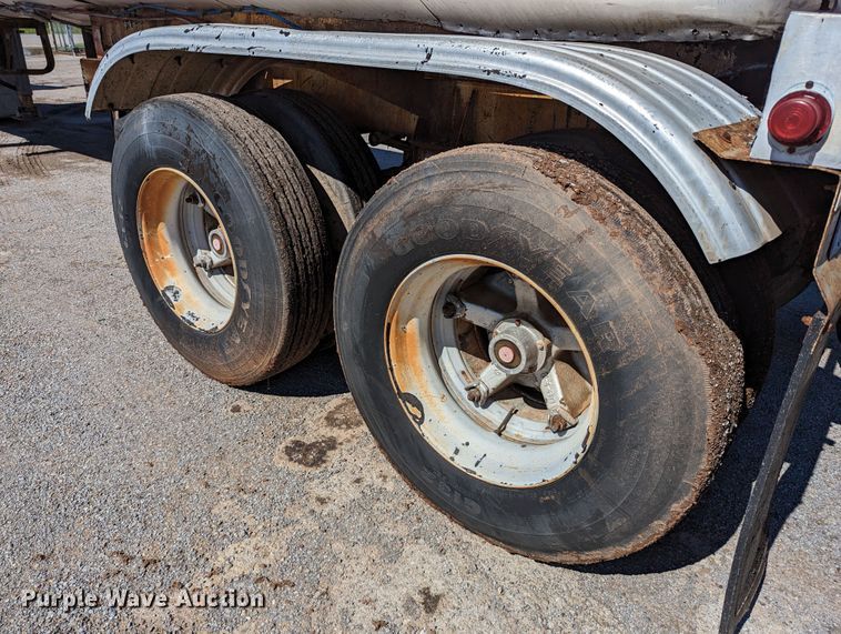 image for item LM9806 1974 Trailmobile T41I1CBF  tank trailer