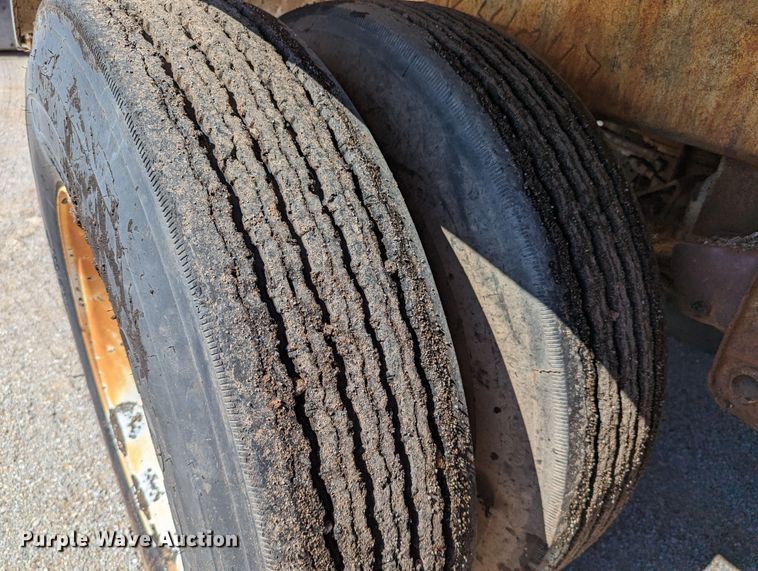 image for item LM9806 1974 Trailmobile T41I1CBF  tank trailer