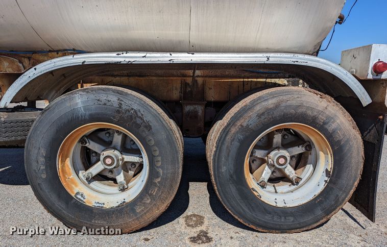 image for item LM9806 1974 Trailmobile T41I1CBF  tank trailer