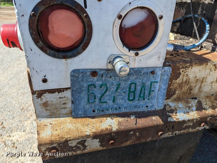 image for item LM9806 1974 Trailmobile T41I1CBF  tank trailer