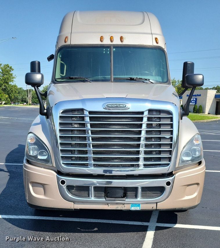 image for item LS9684 2016 Freightliner Cascadia Evolution  semi truck