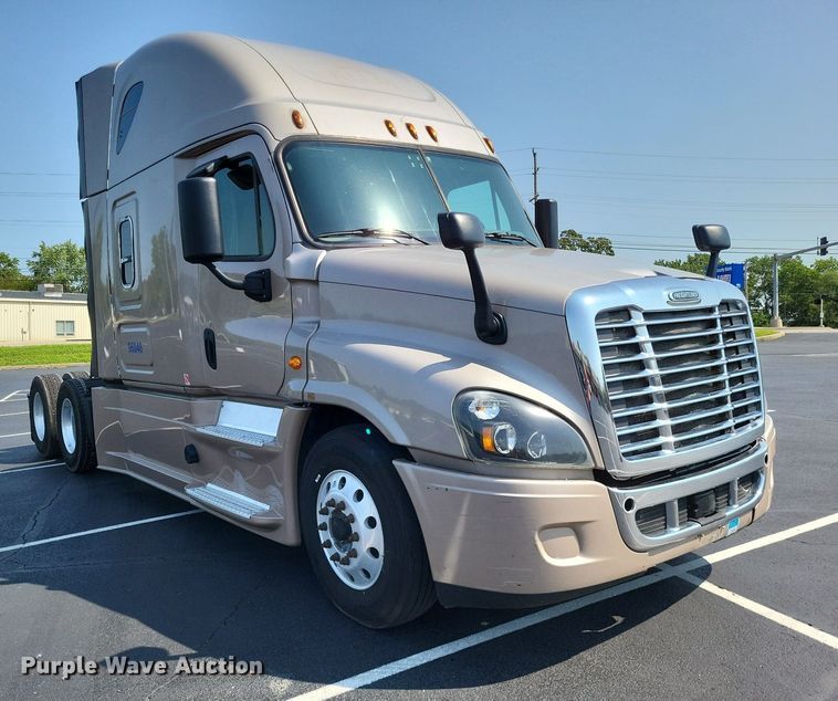 image for item LS9684 2016 Freightliner Cascadia Evolution  semi truck