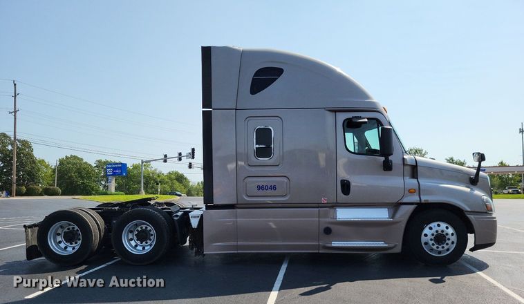 image for item LS9684 2016 Freightliner Cascadia Evolution  semi truck