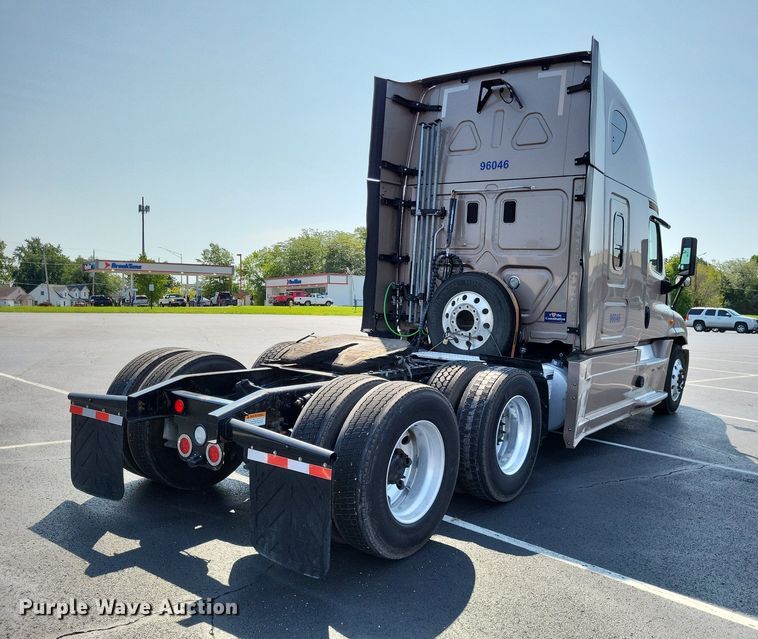 image for item LS9684 2016 Freightliner Cascadia Evolution  semi truck