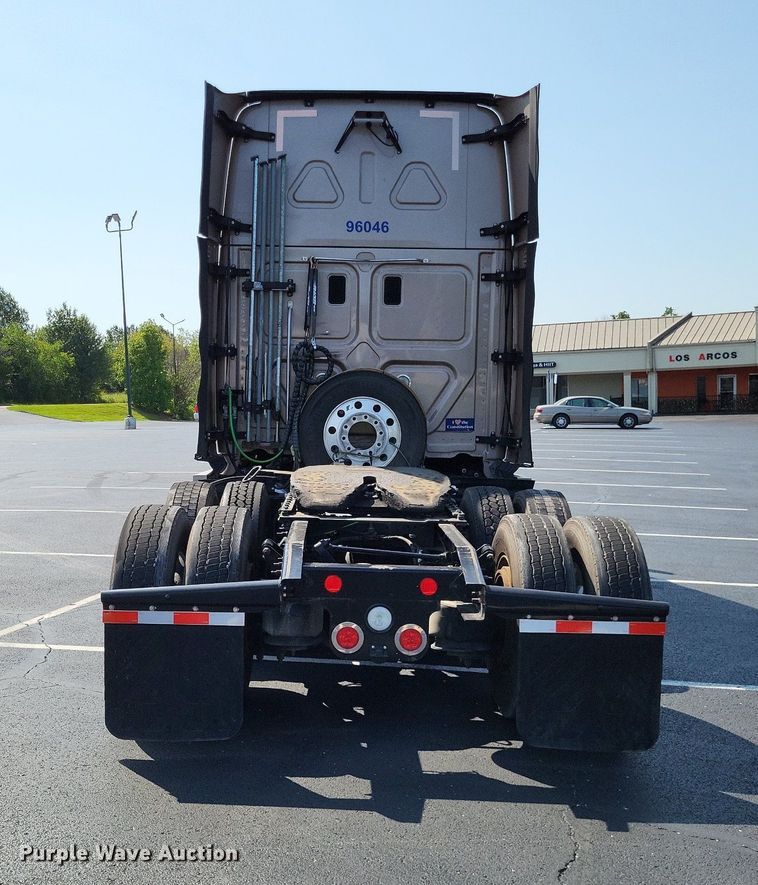 image for item LS9684 2016 Freightliner Cascadia Evolution  semi truck