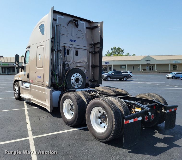 image for item LS9684 2016 Freightliner Cascadia Evolution  semi truck