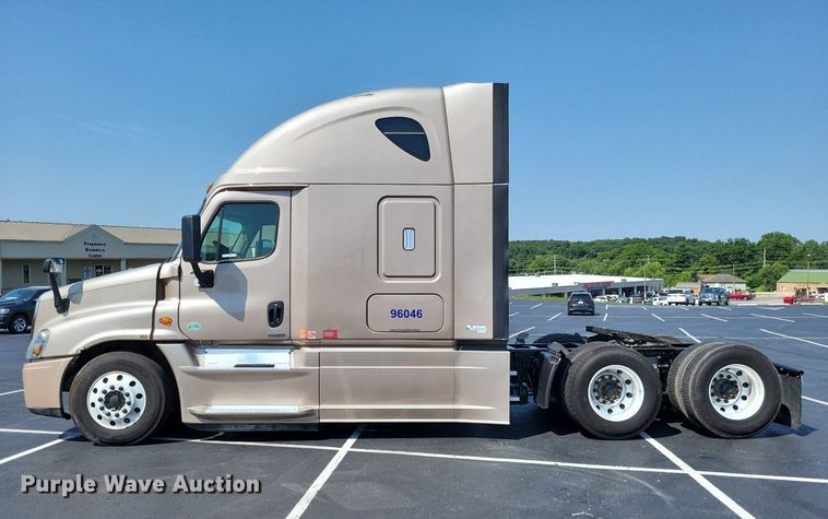 image for item LS9684 2016 Freightliner Cascadia Evolution  semi truck