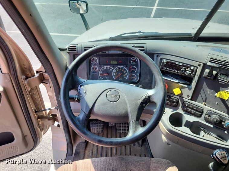 image for item LS9684 2016 Freightliner Cascadia Evolution  semi truck