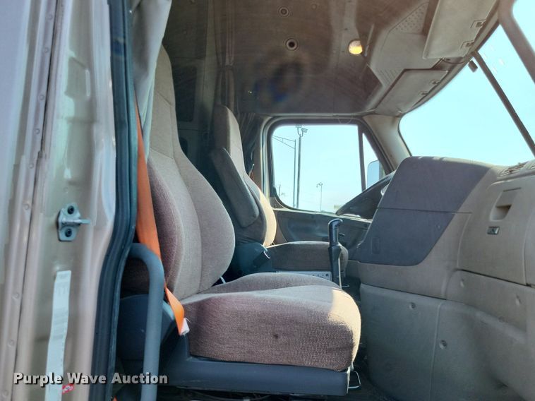 image for item LS9684 2016 Freightliner Cascadia Evolution  semi truck