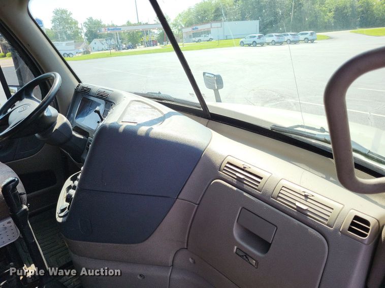 image for item LS9684 2016 Freightliner Cascadia Evolution  semi truck