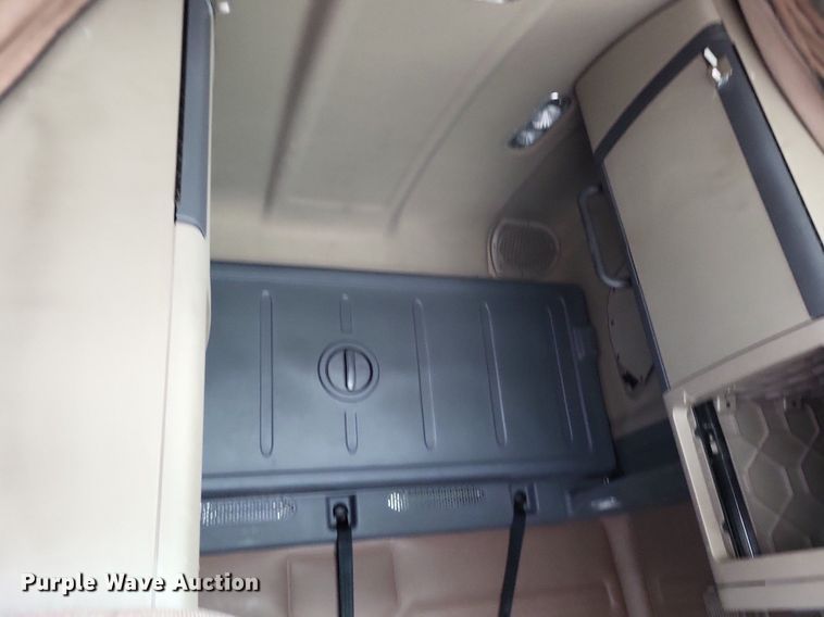 image for item LS9684 2016 Freightliner Cascadia Evolution  semi truck