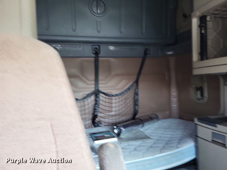 image for item LS9684 2016 Freightliner Cascadia Evolution  semi truck