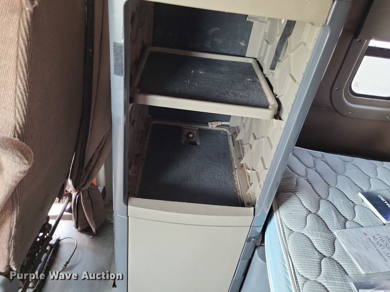 image for item LS9684 2016 Freightliner Cascadia Evolution  semi truck