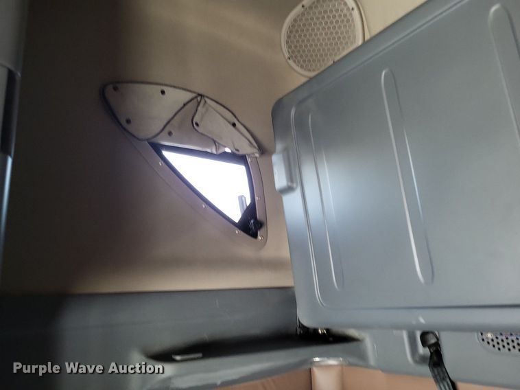 image for item LS9684 2016 Freightliner Cascadia Evolution  semi truck