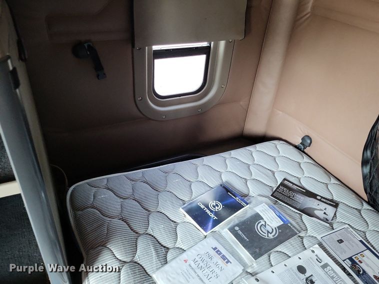 image for item LS9684 2016 Freightliner Cascadia Evolution  semi truck