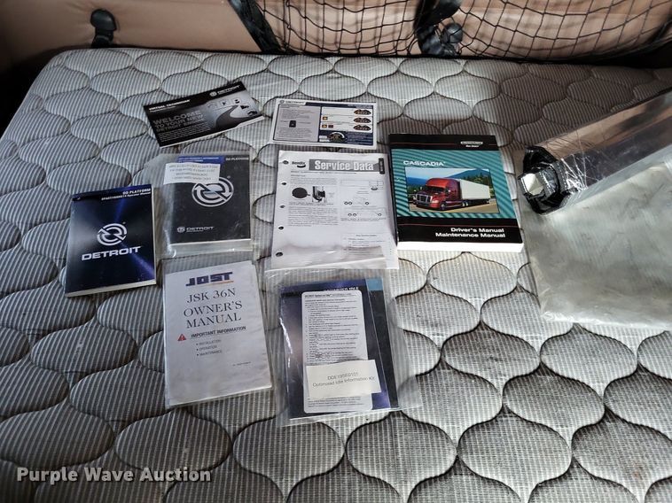 image for item LS9684 2016 Freightliner Cascadia Evolution  semi truck