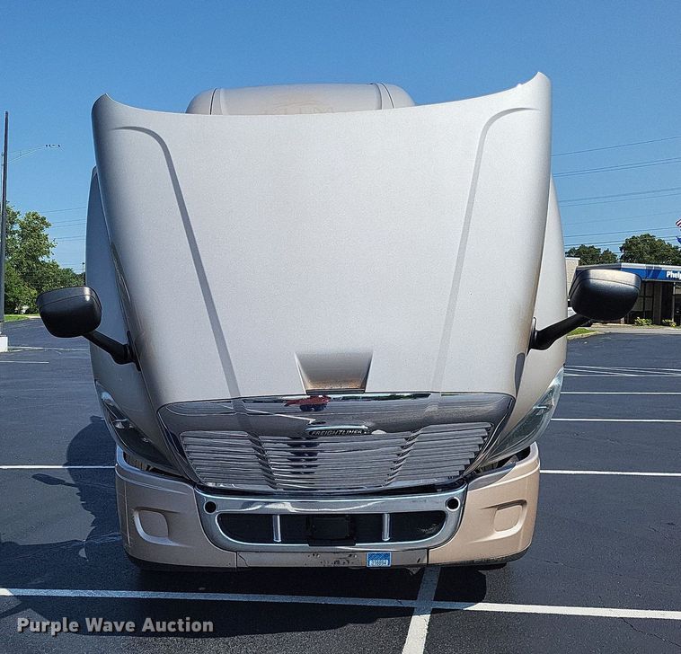 image for item LS9684 2016 Freightliner Cascadia Evolution  semi truck