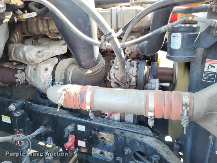 image for item LS9684 2016 Freightliner Cascadia Evolution  semi truck