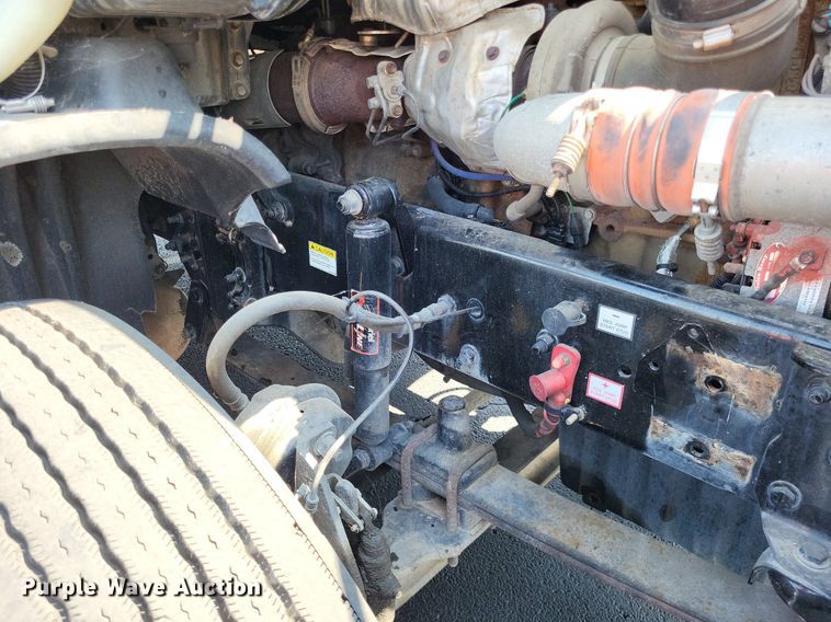 image for item LS9684 2016 Freightliner Cascadia Evolution  semi truck