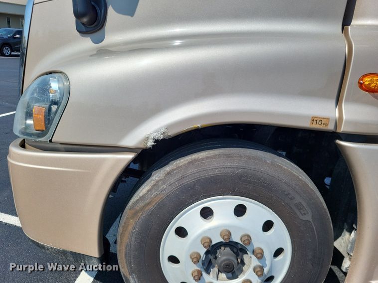 image for item LS9684 2016 Freightliner Cascadia Evolution  semi truck