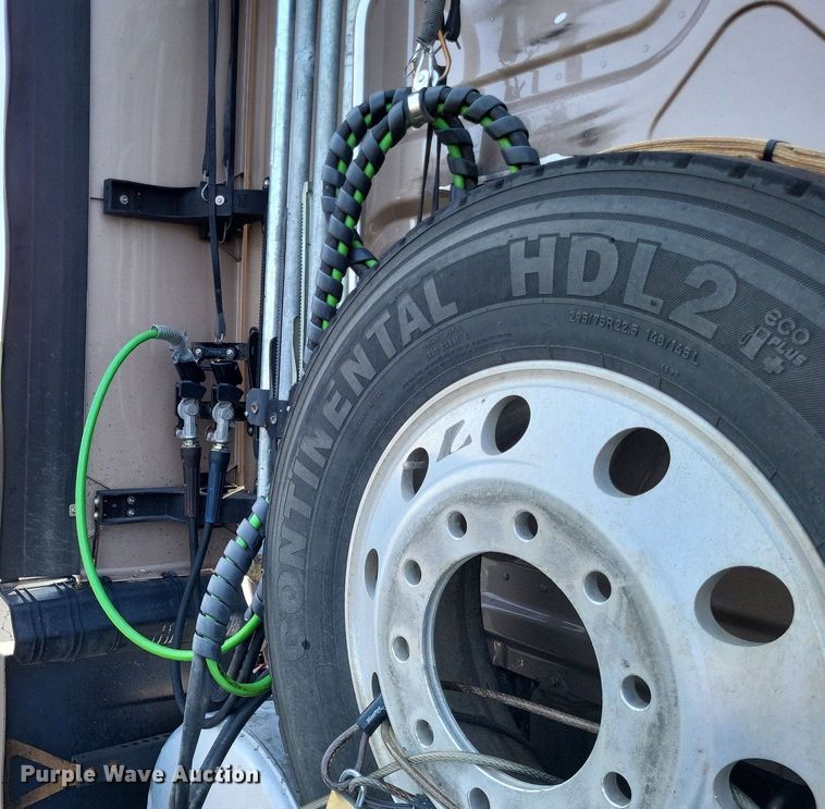 image for item LS9684 2016 Freightliner Cascadia Evolution  semi truck