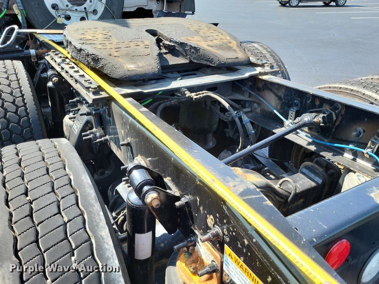 image for item LS9684 2016 Freightliner Cascadia Evolution  semi truck